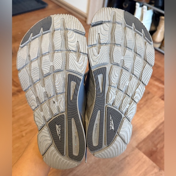 Altra Womens Torin 5 Gray Running Shoes Size 7.5 Medium (B, M) - Picture 6 of 6